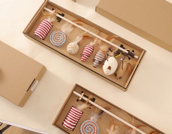 Custom Pet Toy Packaging Box Brown Kraft Paper Box Feather Teaser Cat Toy Interactive Cat Toy Set 7 Pcs Mouse Toy Gift Box