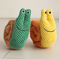 Creative Snail Shape Treat Hiding Pineapple Fleece Slow Feeder Interactive Training Squeaky Plush Snuffle Dog Toy